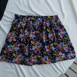 Socialite floral mini skirt